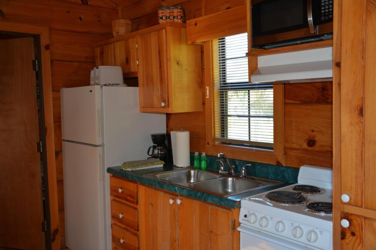 Camp Mack Lodge, Marina & Rv Resort レイク・ウェルス エクステリア 写真