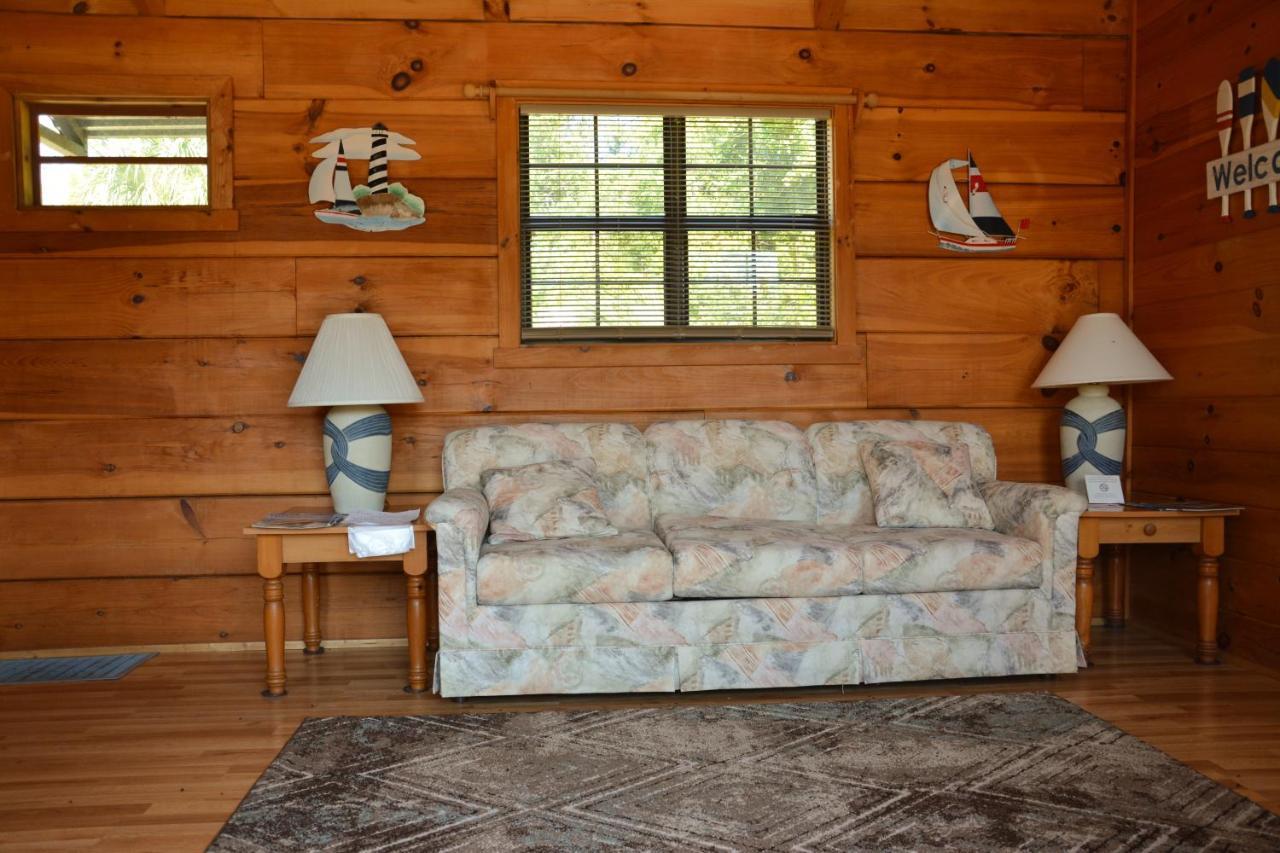 Camp Mack Lodge, Marina & Rv Resort レイク・ウェルス エクステリア 写真