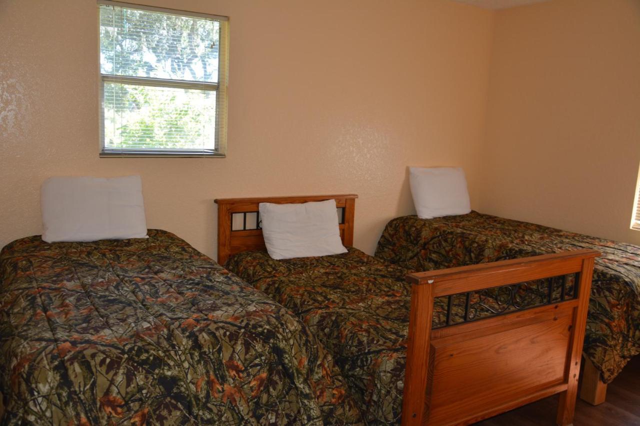 Camp Mack Lodge, Marina & Rv Resort レイク・ウェルス エクステリア 写真