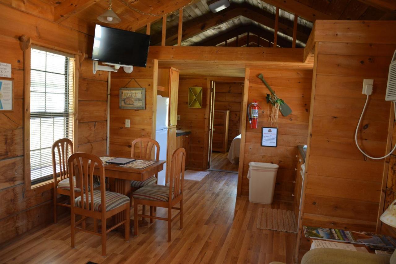 Camp Mack Lodge, Marina & Rv Resort レイク・ウェルス エクステリア 写真