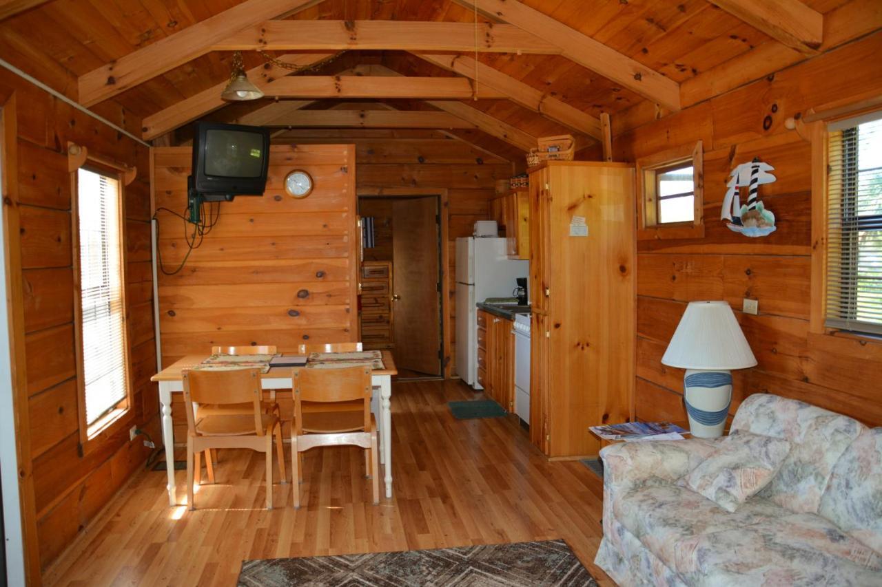 Camp Mack Lodge, Marina & Rv Resort レイク・ウェルス エクステリア 写真