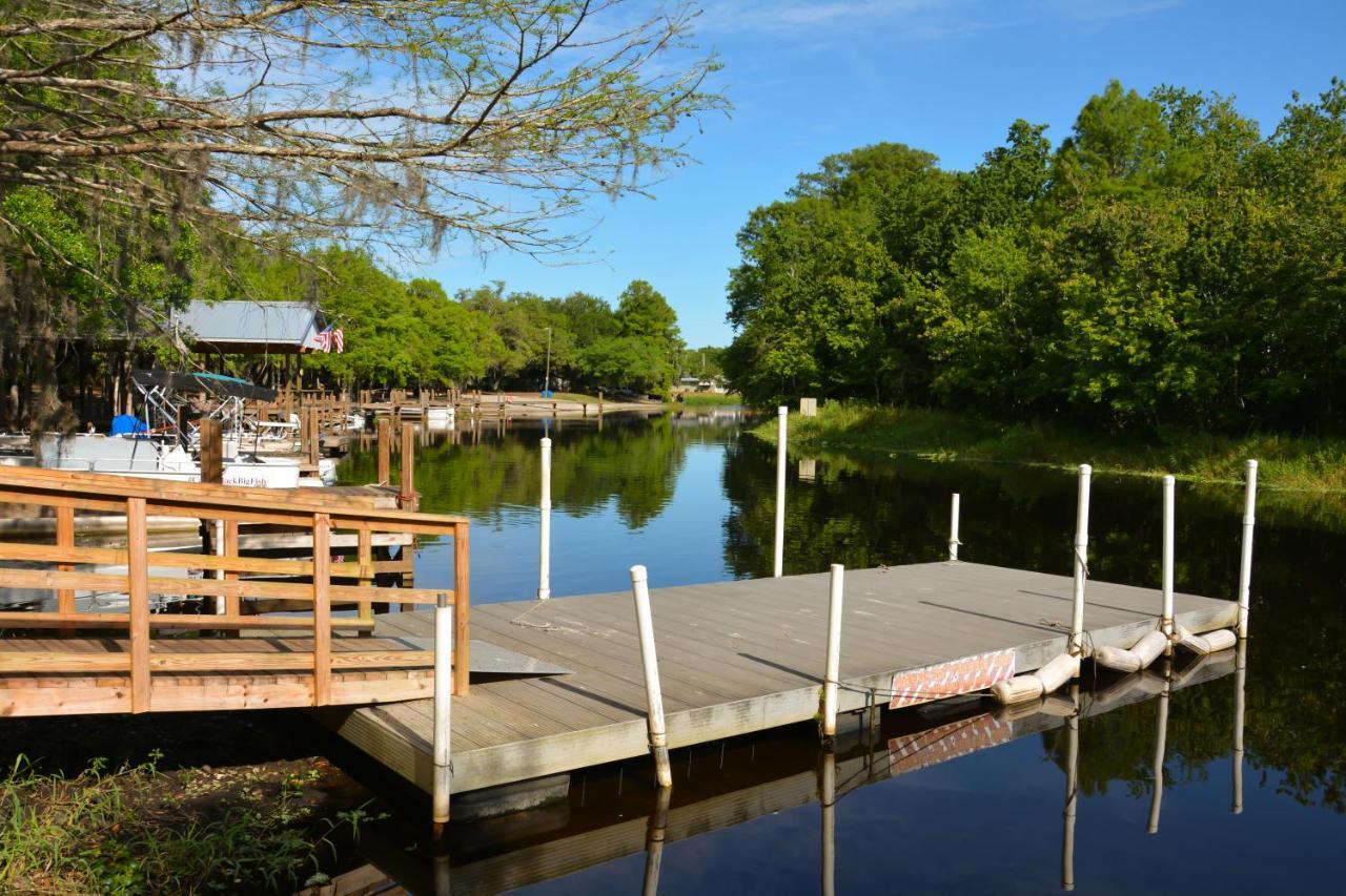 Camp Mack Lodge, Marina & Rv Resort レイク・ウェルス エクステリア 写真