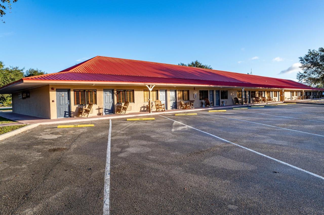 Camp Mack Lodge, Marina & Rv Resort レイク・ウェルス エクステリア 写真