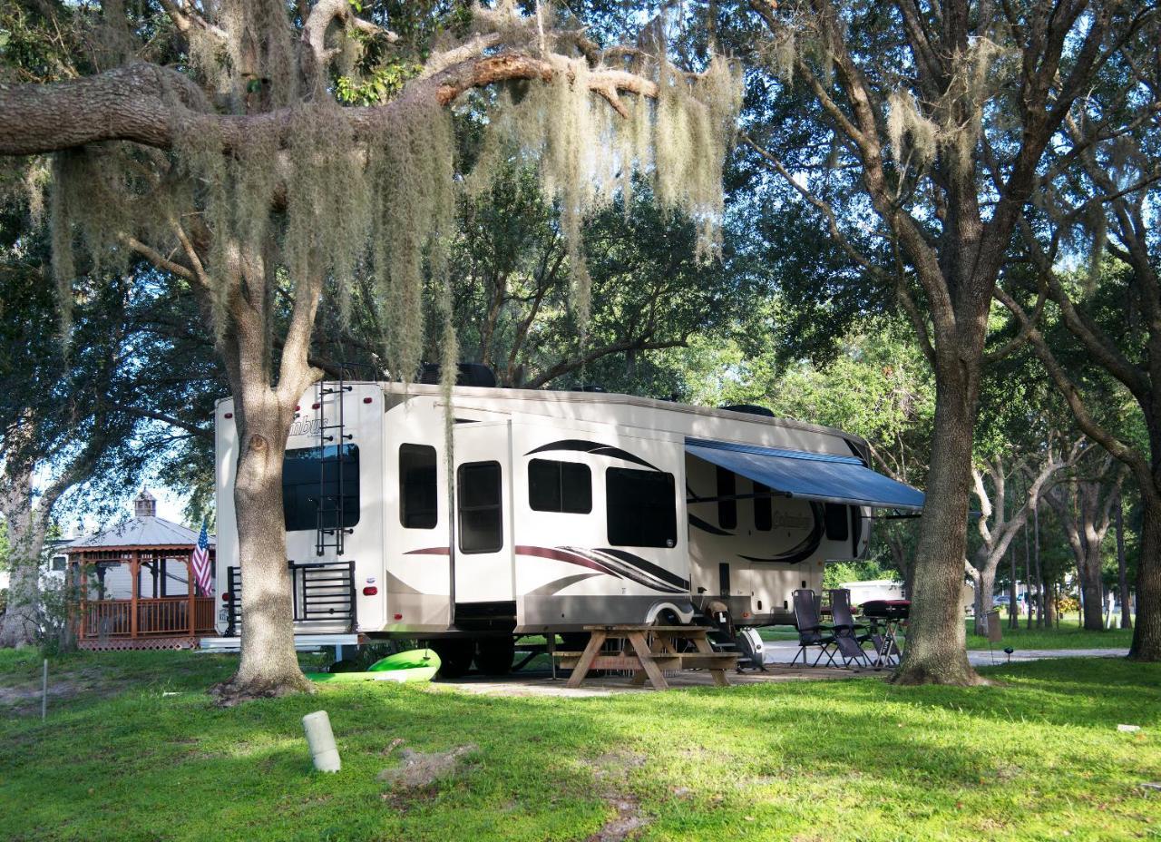 Camp Mack Lodge, Marina & Rv Resort レイク・ウェルス エクステリア 写真