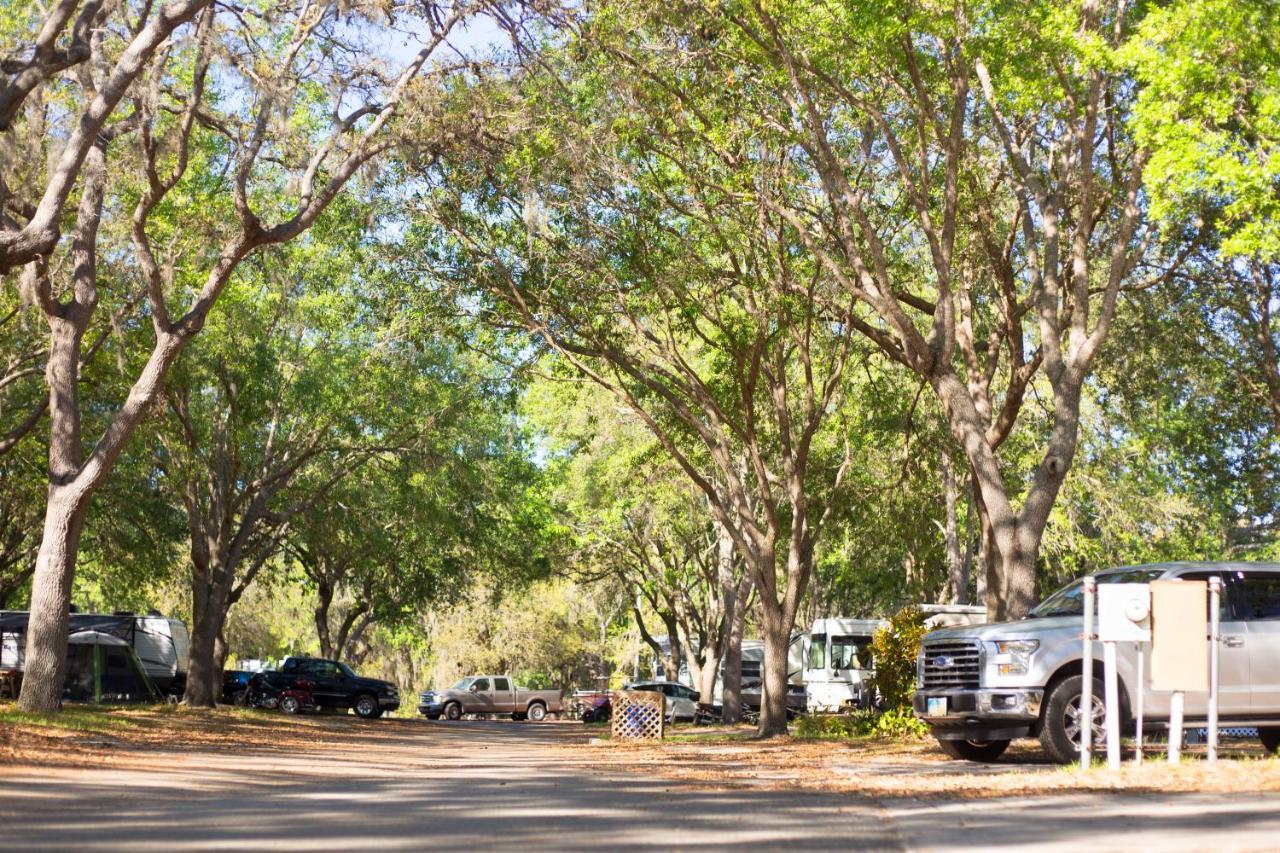 Camp Mack Lodge, Marina & Rv Resort レイク・ウェルス エクステリア 写真