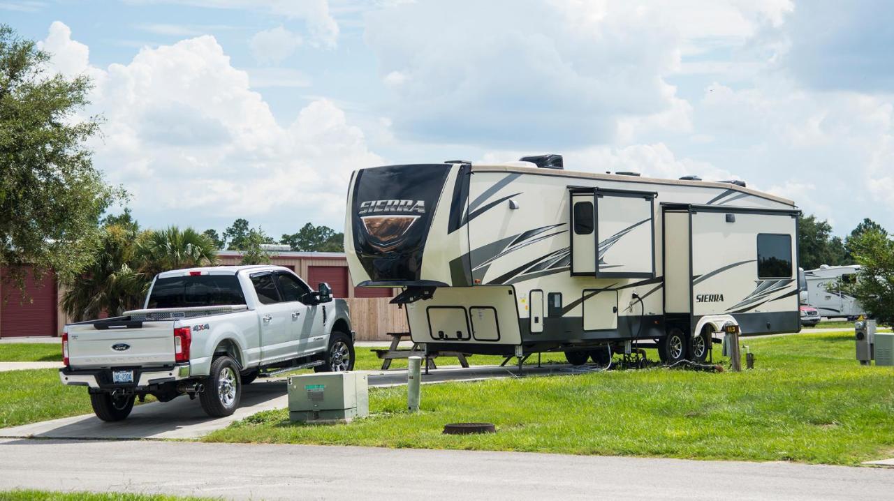 Camp Mack Lodge, Marina & Rv Resort レイク・ウェルス エクステリア 写真